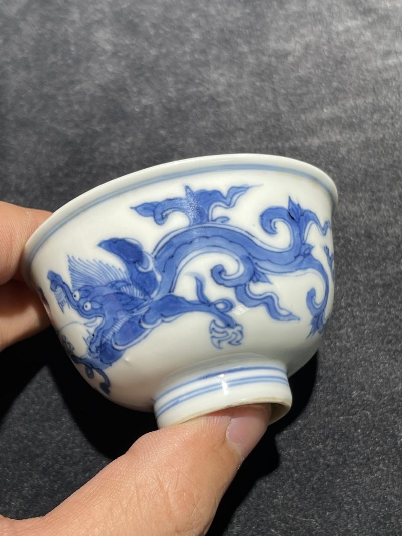 清康熙 青花香草龙纹杯一对 - 图2