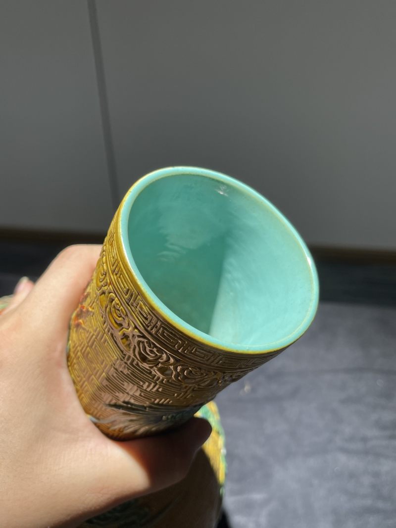 民国 雕瓷鱼化龙纹天球瓶 - 图8
