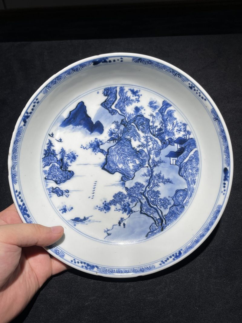 清康熙 青花批麻皴山水纹盘 - 图2