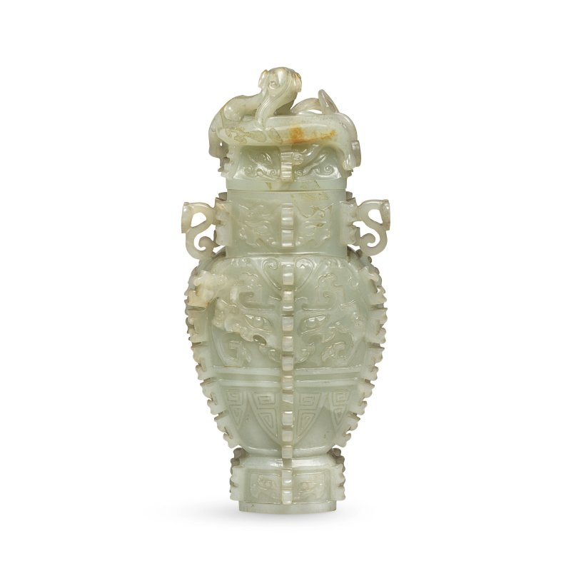 清晚期/民國 玉雕仿古方罍 | A VERY PALE GREEN JADE ARCHAISTIC VASE AND COVER, FANGLEI - 图2