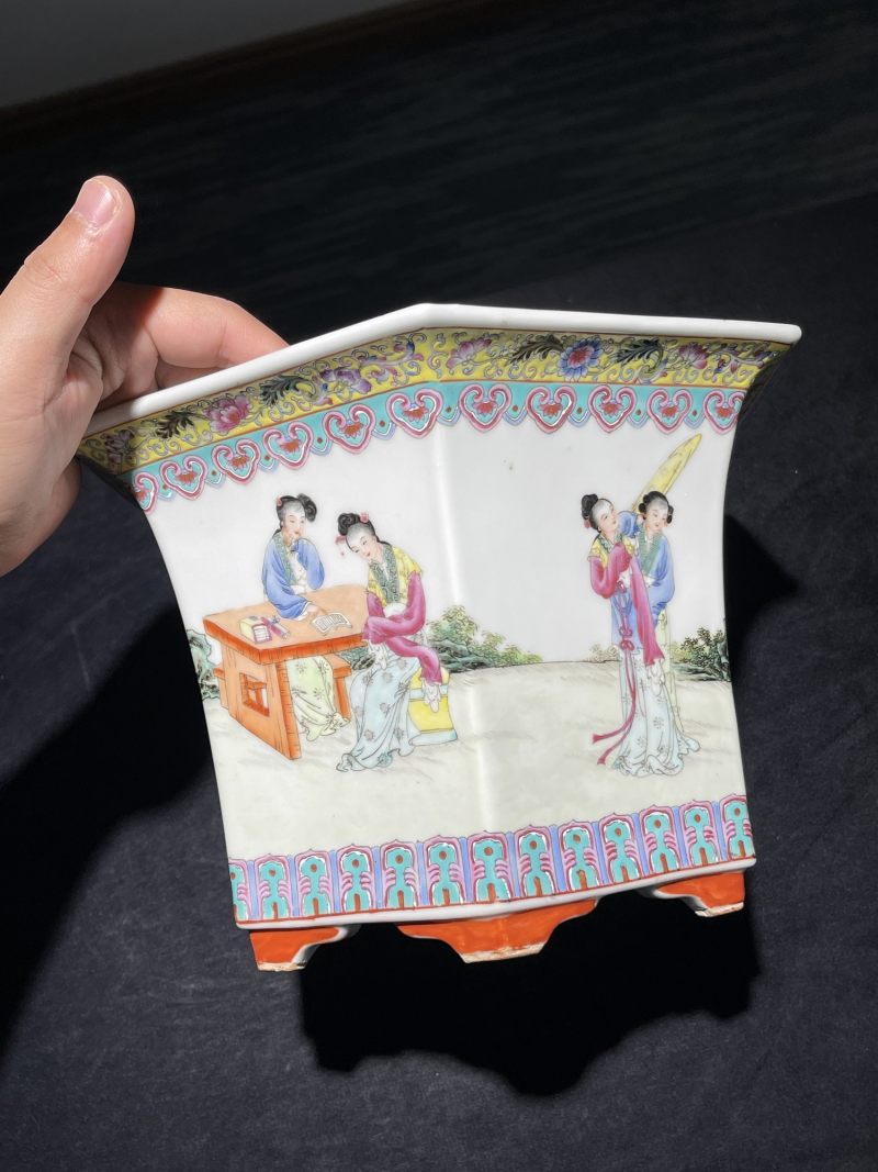 民国 粉彩人物纹六方花盆 - 图5