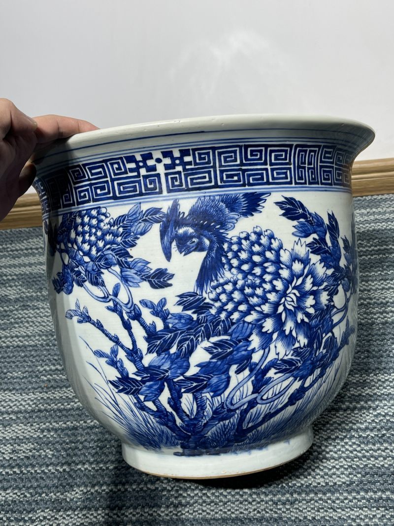 清中期 青花富贵白头纹大花盆一对 - 图2