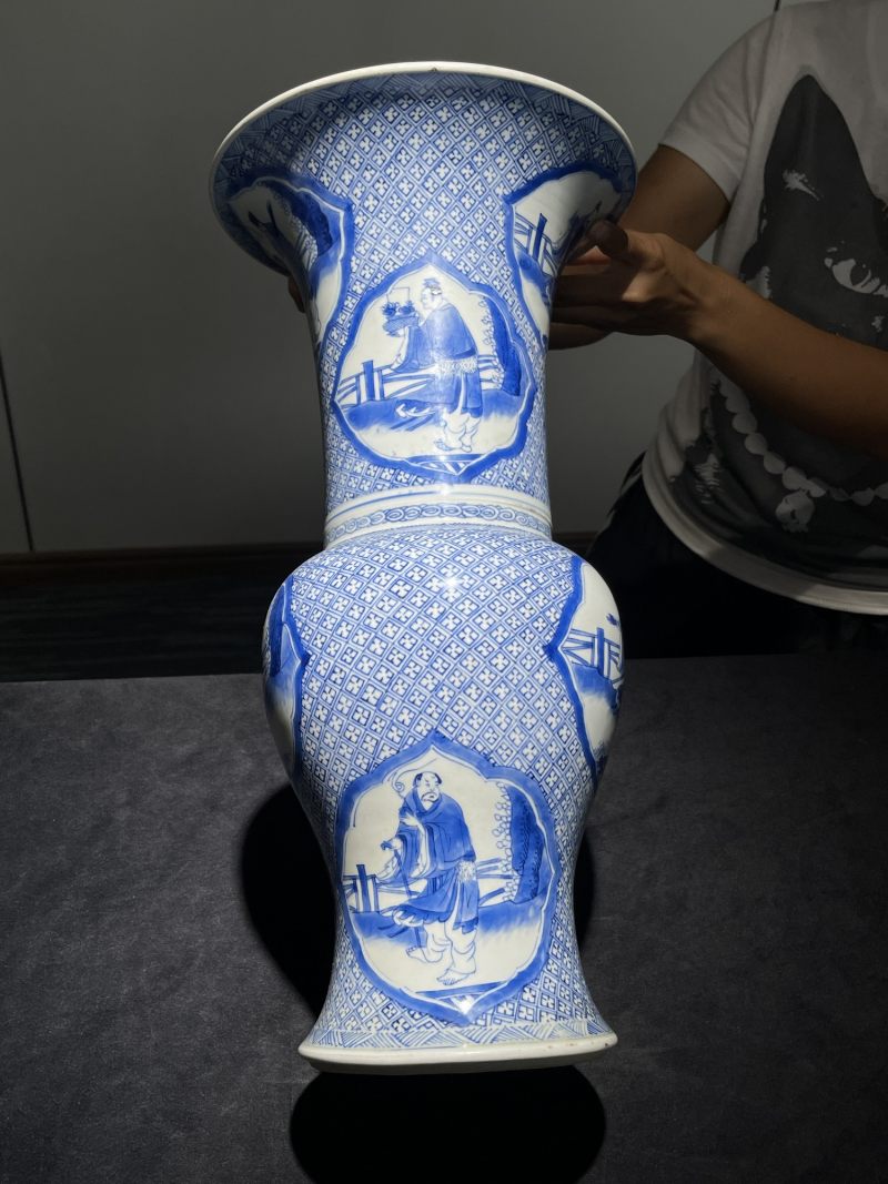 清康熙 青花开窗八仙人物凤尾尊 - 图2
