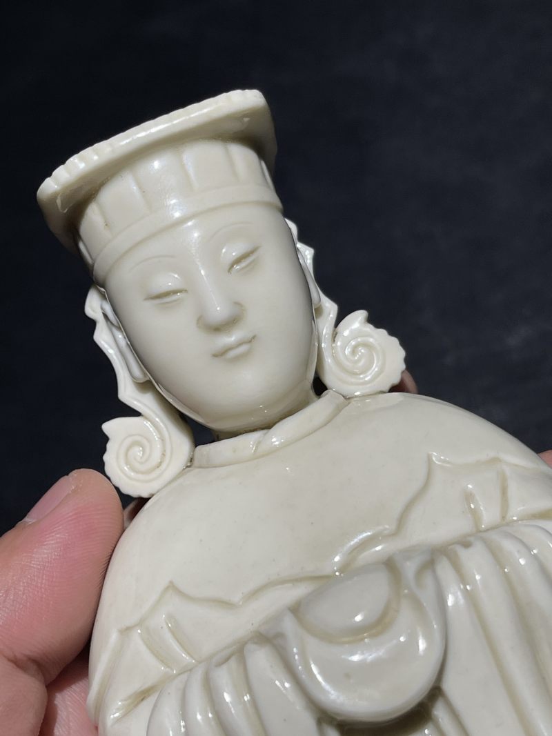 清代 德化白釉妈祖瓷塑 - 图8