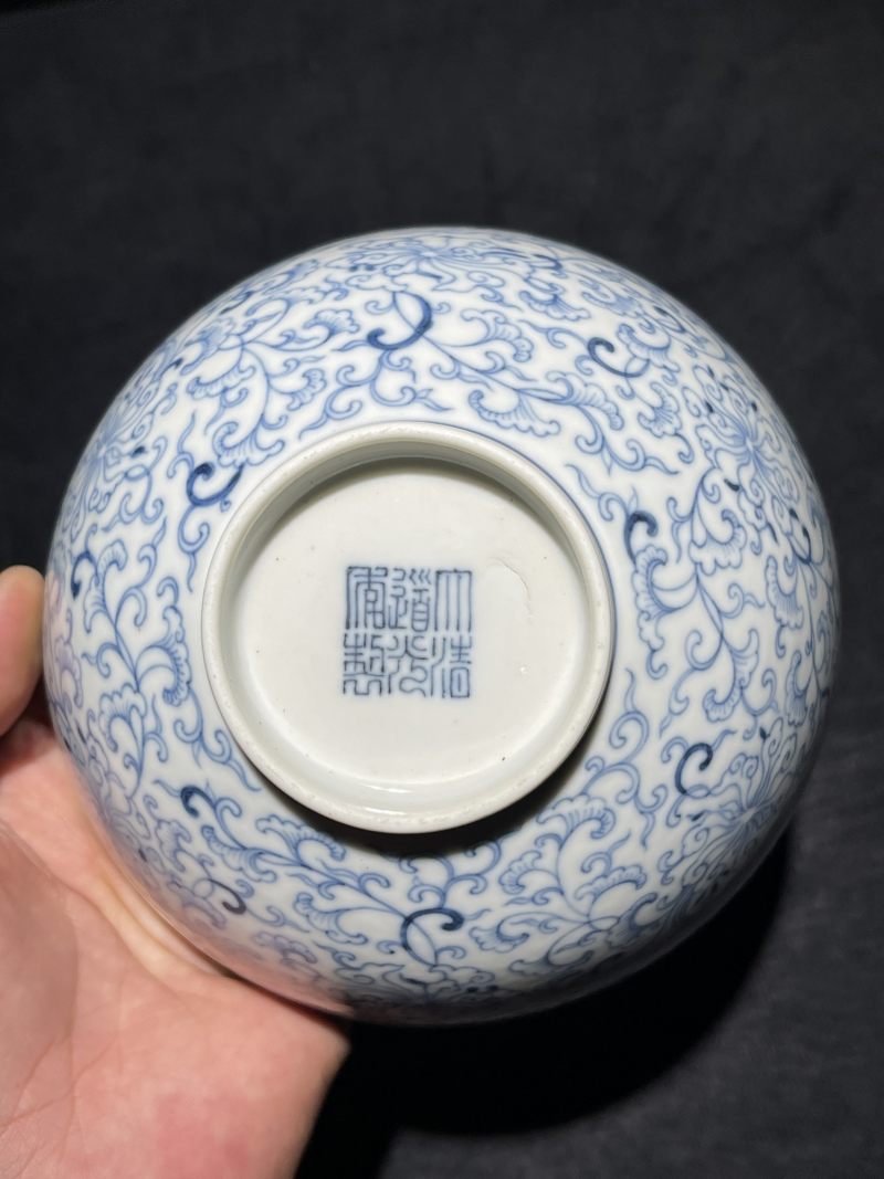 清道光 青花淡描缠枝莲纹碗 - 图7