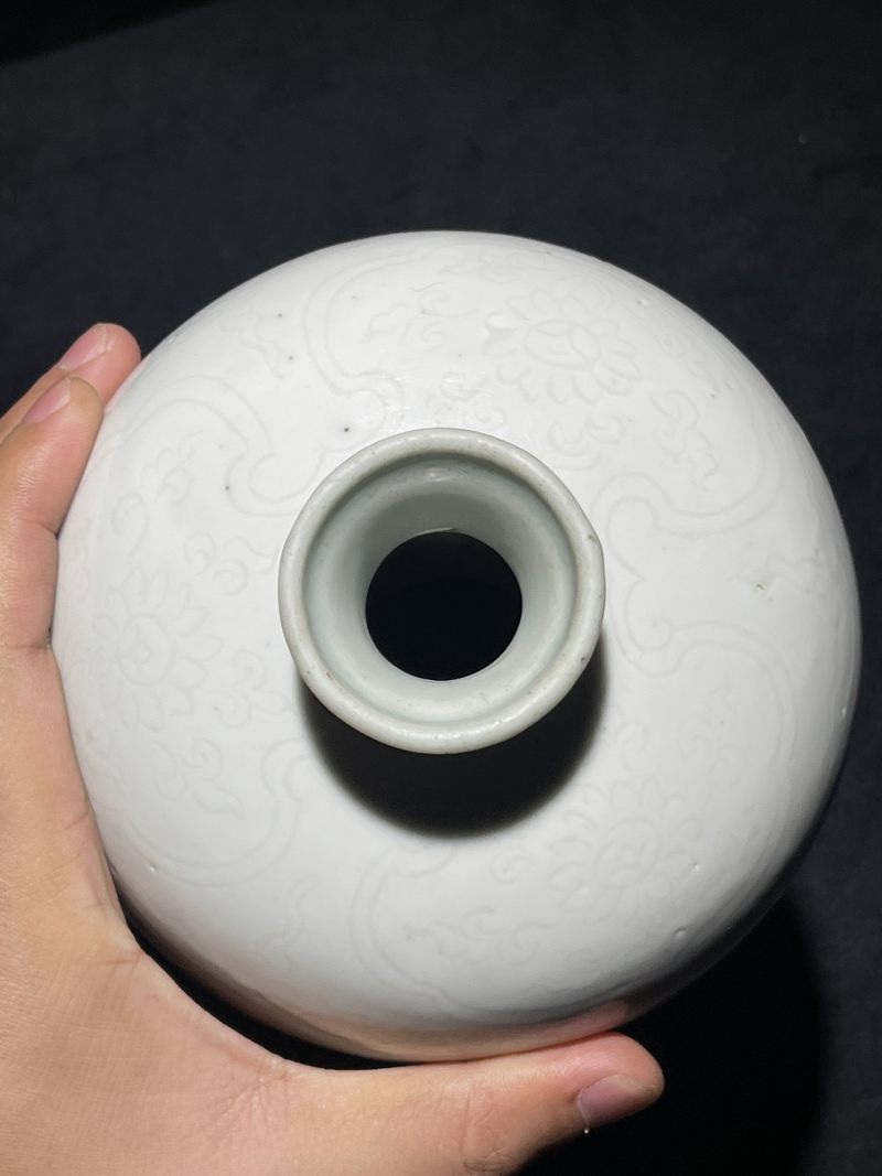 明晚期 白釉暗刻花卉梅瓶 - 图7