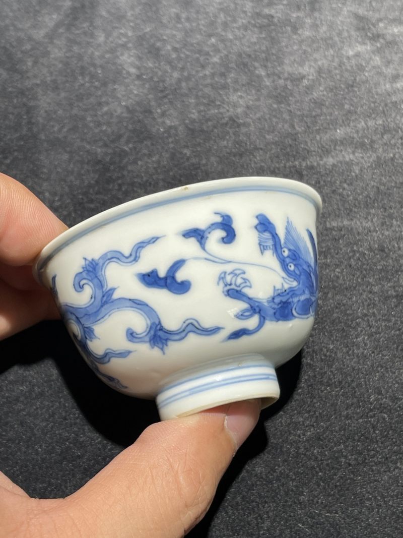 清康熙 青花香草龙纹杯一对 - 图3