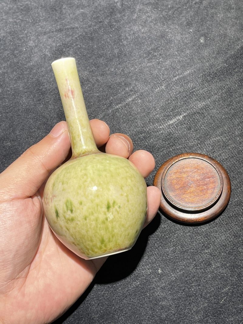 清晚期 豇豆红釉小天球瓶 - 图2