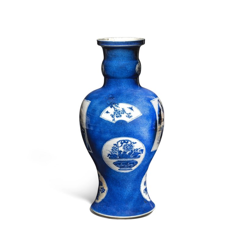 清康熙 青花灑藍地瓶 | A BLUE AND WHITE POWDER-BLUE GROUND VASE - 图3