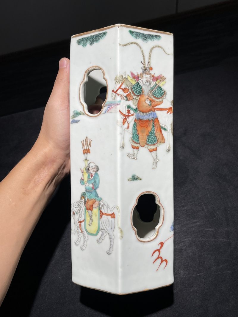 清光绪 粉彩八蛮进宝海棠镂空六方帽筒一对 - 图14