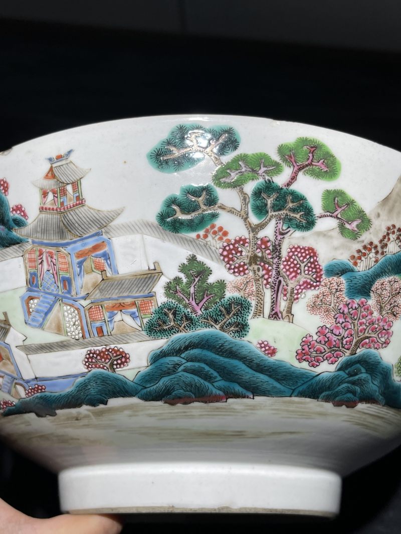 清乾隆 粉彩山水纹大碗 - 图7