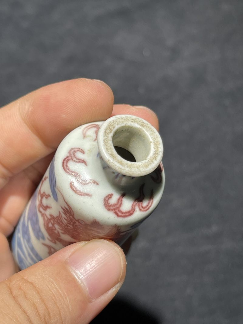 清乾隆 青花釉里红苍龙教子纹鼻烟壶 - 图5