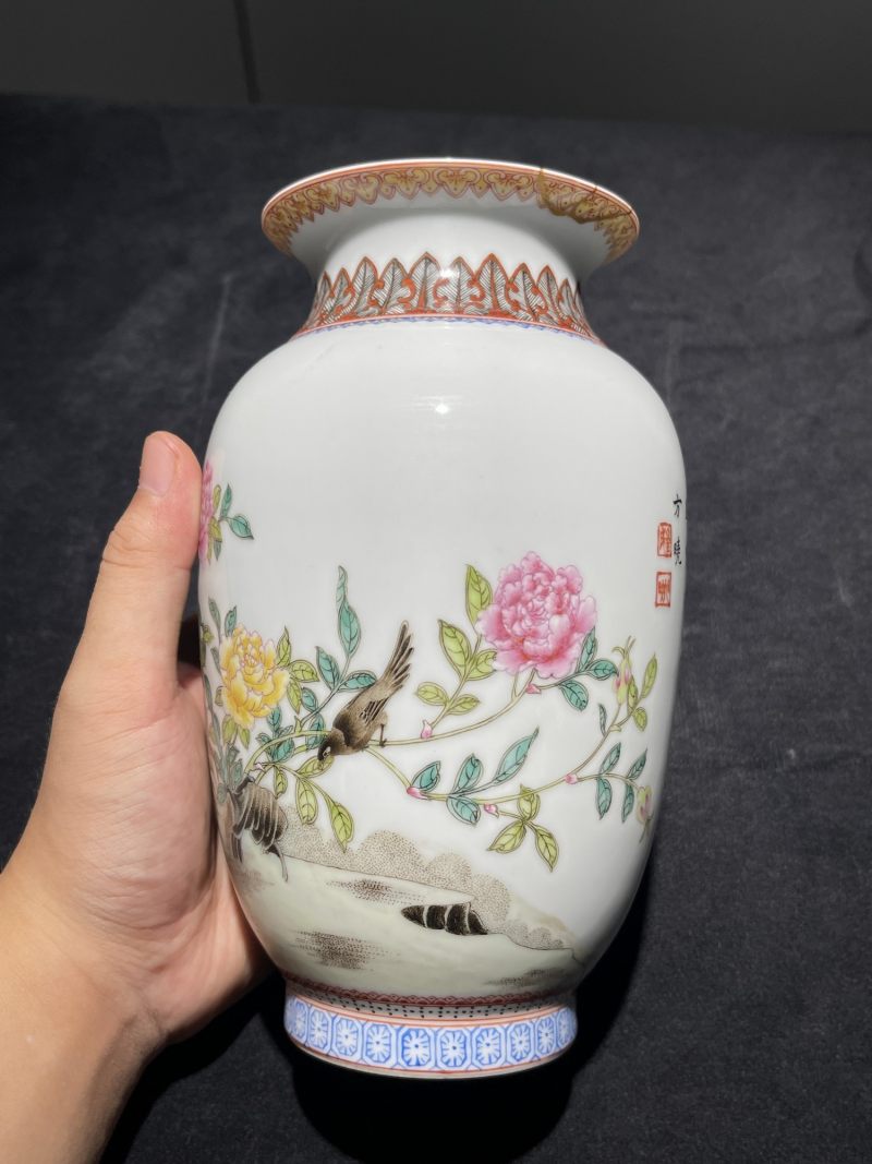 50年代 粉彩花鸟、人物纹瓶一组3件 - 图3