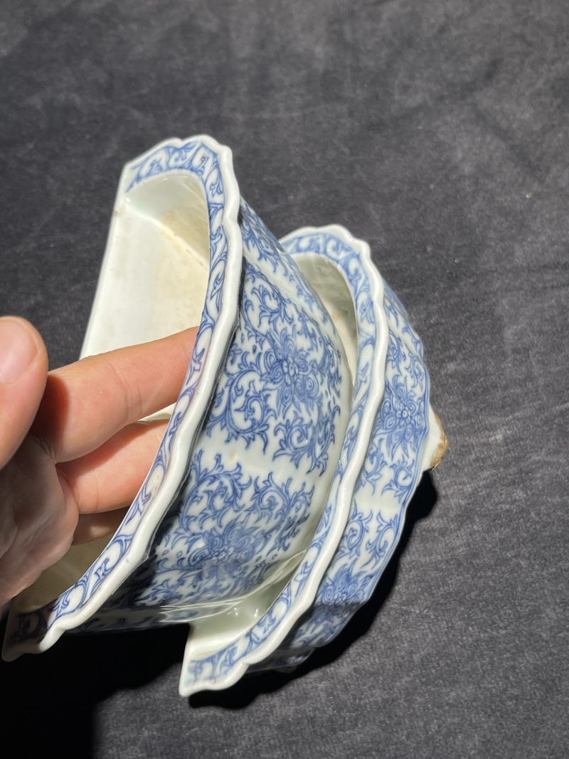 清中期 青花缠枝莲壁瓶一对 - 图7