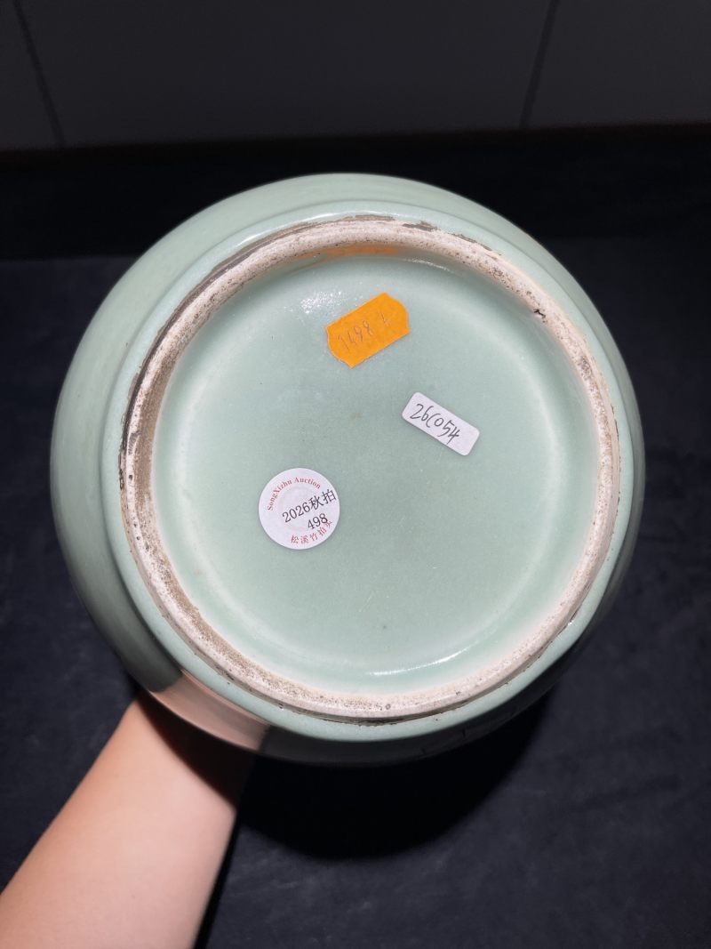 清乾隆 豆青粉彩博古纹罐 - 图9