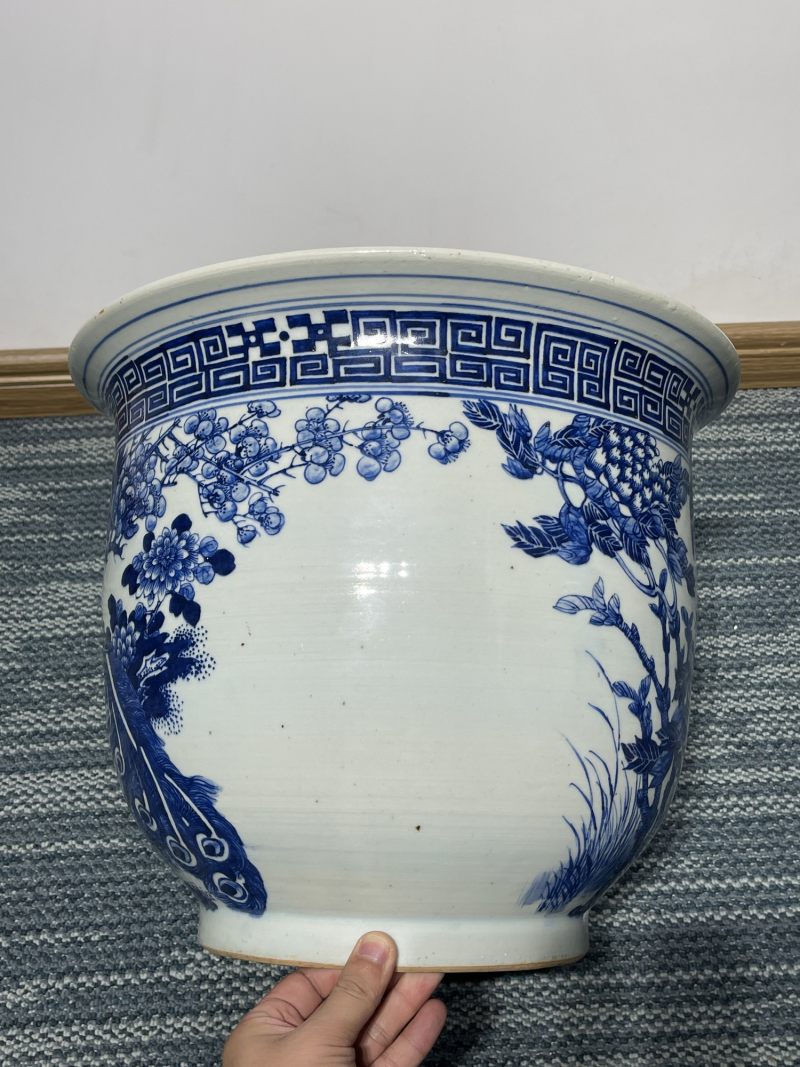 清中期 青花富贵白头纹大花盆一对 - 图3