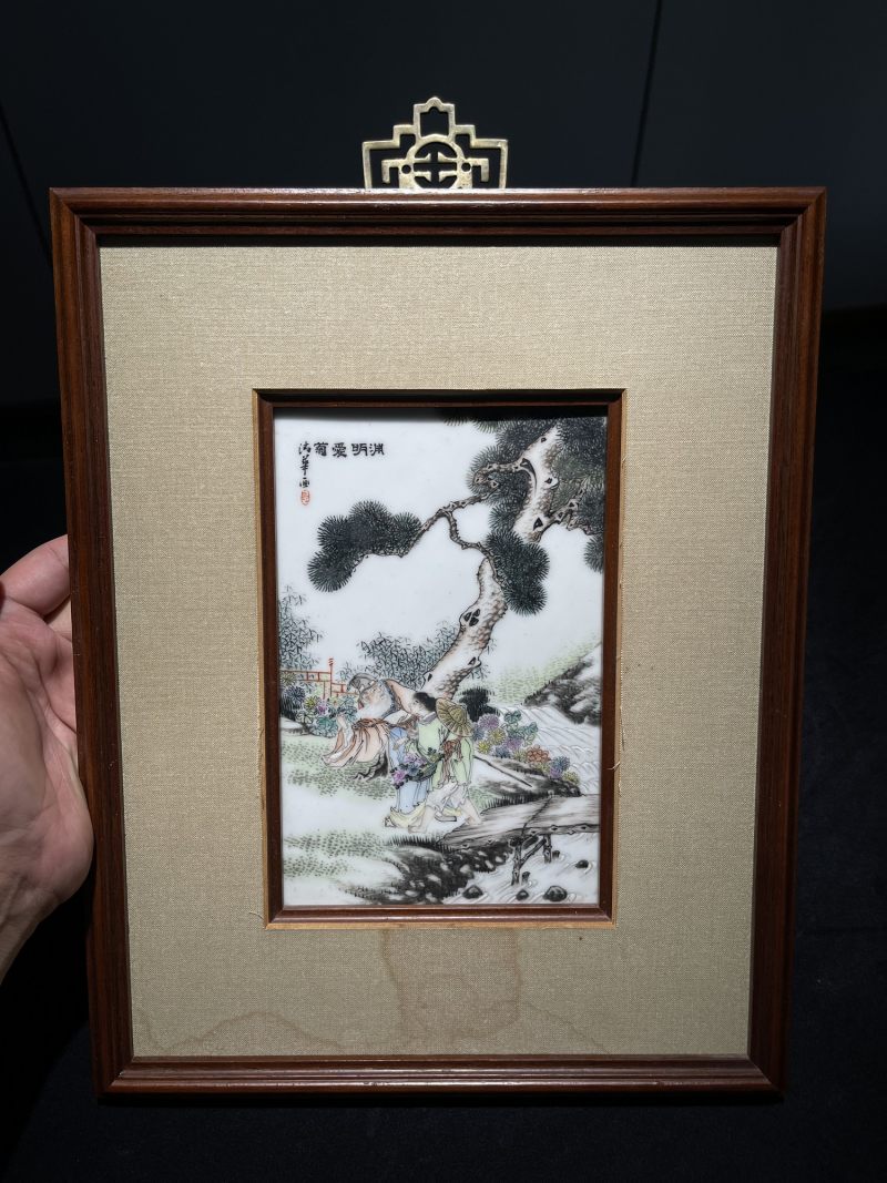 民国 粉彩陶渊明爱菊纹瓷板 - 图2