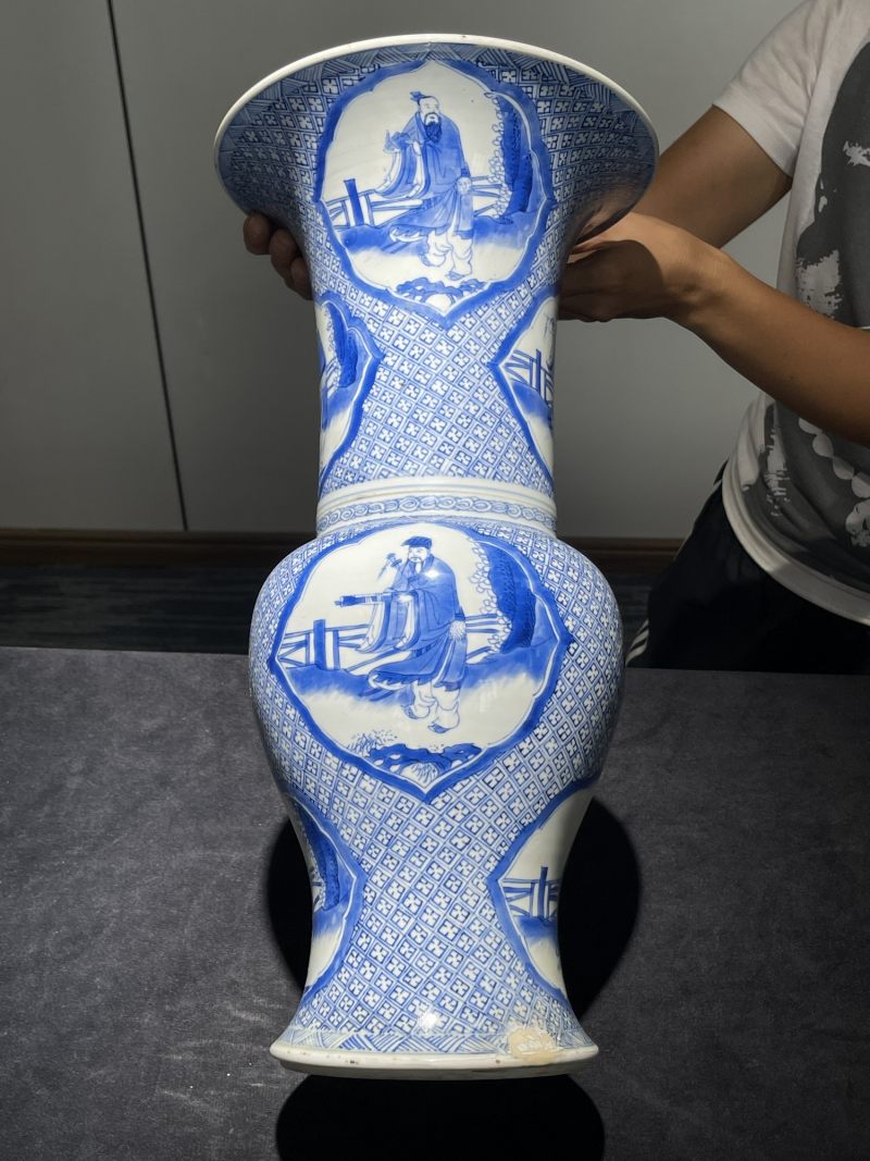 清康熙 青花开窗八仙人物凤尾尊 - 图3