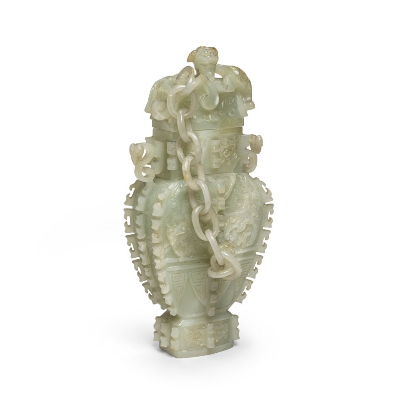清晚期/民國 玉雕仿古方罍 | A VERY PALE GREEN JADE ARCHAISTIC VASE AND COVER, FANGLEI - 图3
