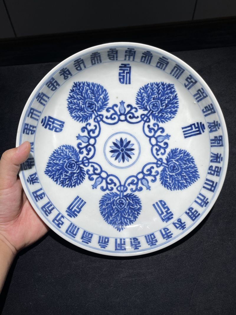 清乾隆 青花菩提叶梵文盘 - 图2