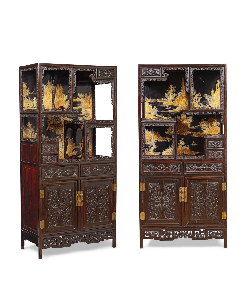 清乾隆/嘉慶 紫檀拼硬木髹金漆山水圖亮格櫃一對 | A MAGNIFICENT AND RARE PAIR OF GILT-LACQUERED ZITAN AND HARDWOOD DISPLAY CABINETS, DUOBAO'GE - 图15