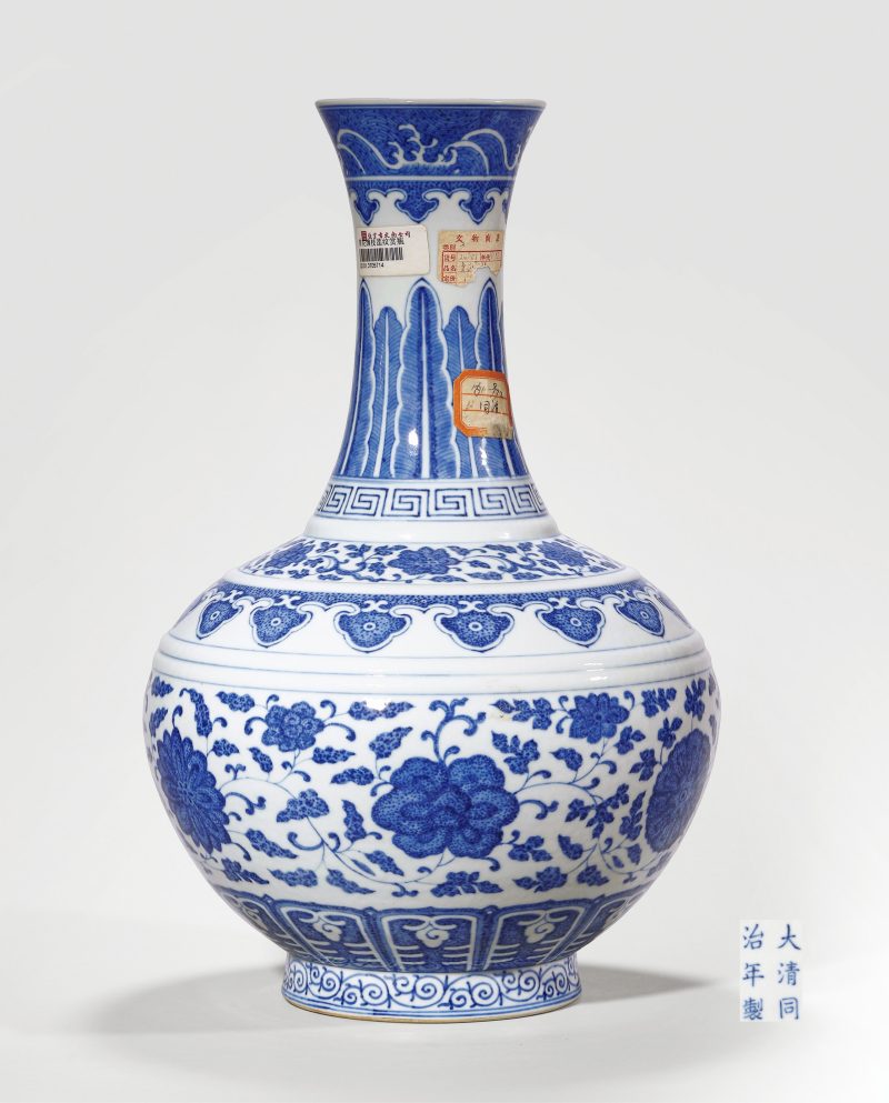 清同治 青花缠枝莲纹赏瓶 - 图1