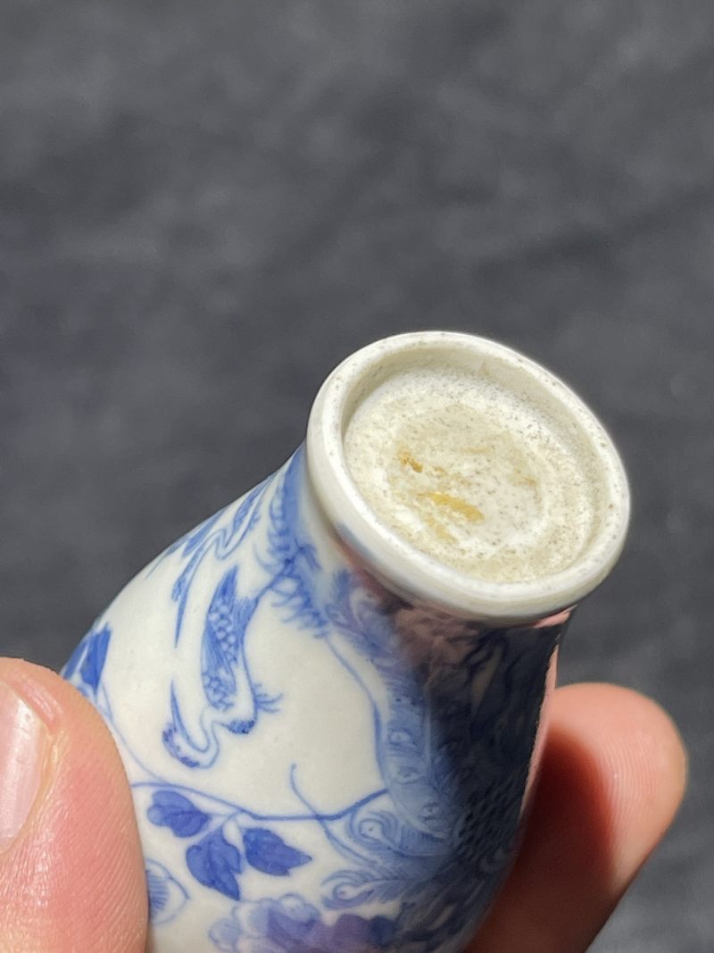 清乾隆 青花五伦图鼻烟壶 - 图7
