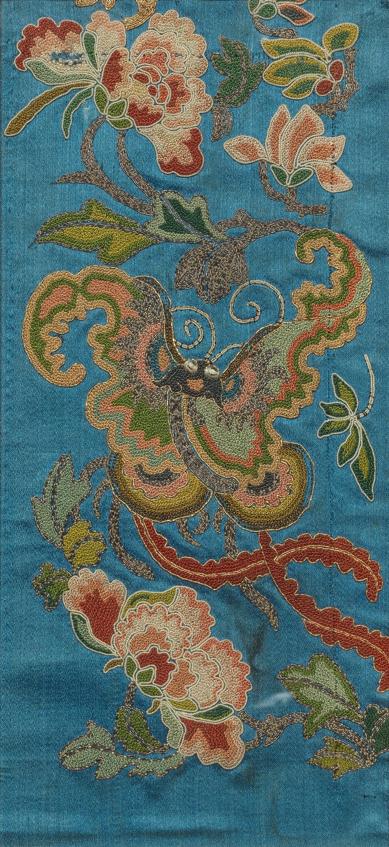 十九世紀 緞綉屏一組 | A GROUP OF EMBROIDERED PANELS AND SLEEVE BANDS - 图12