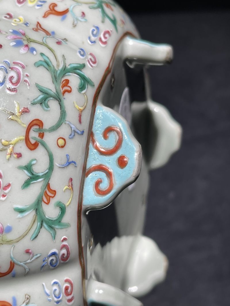 清乾隆 洋彩福寿宝相花纹花盆 - 图8