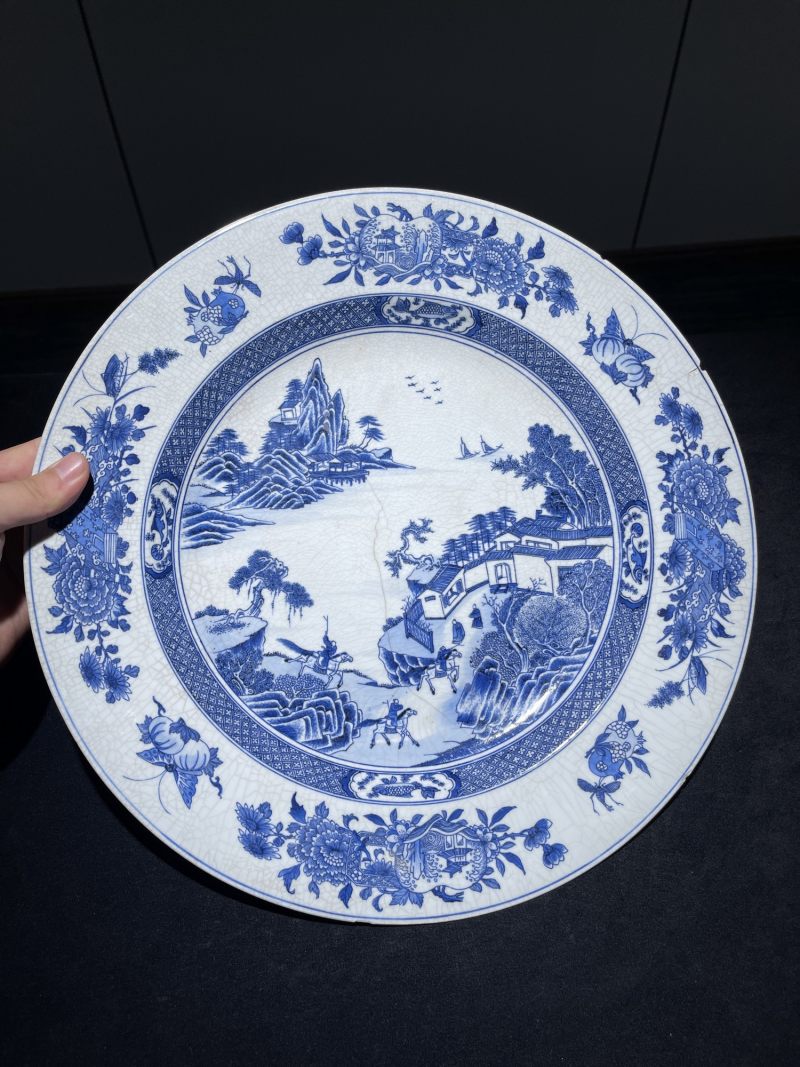 清雍正 浆胎青花山水纹大盘 - 图2