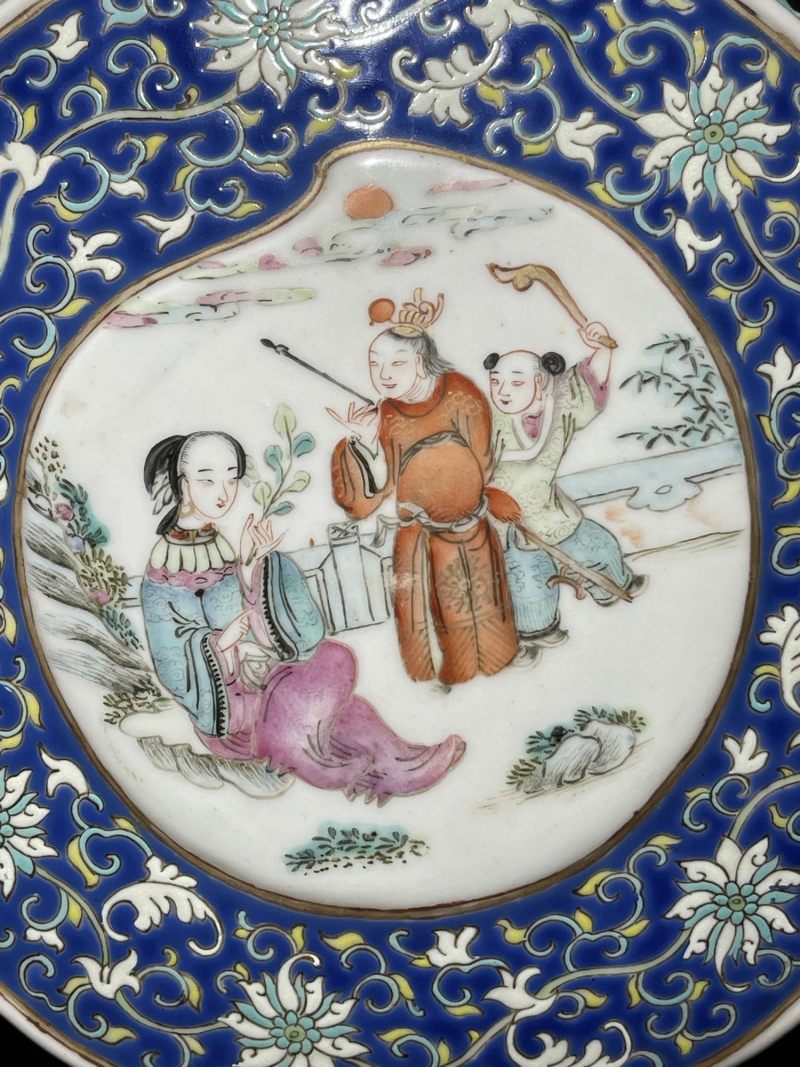 清光绪 粉彩花卉开窗人物纹抱月瓶 - 图6