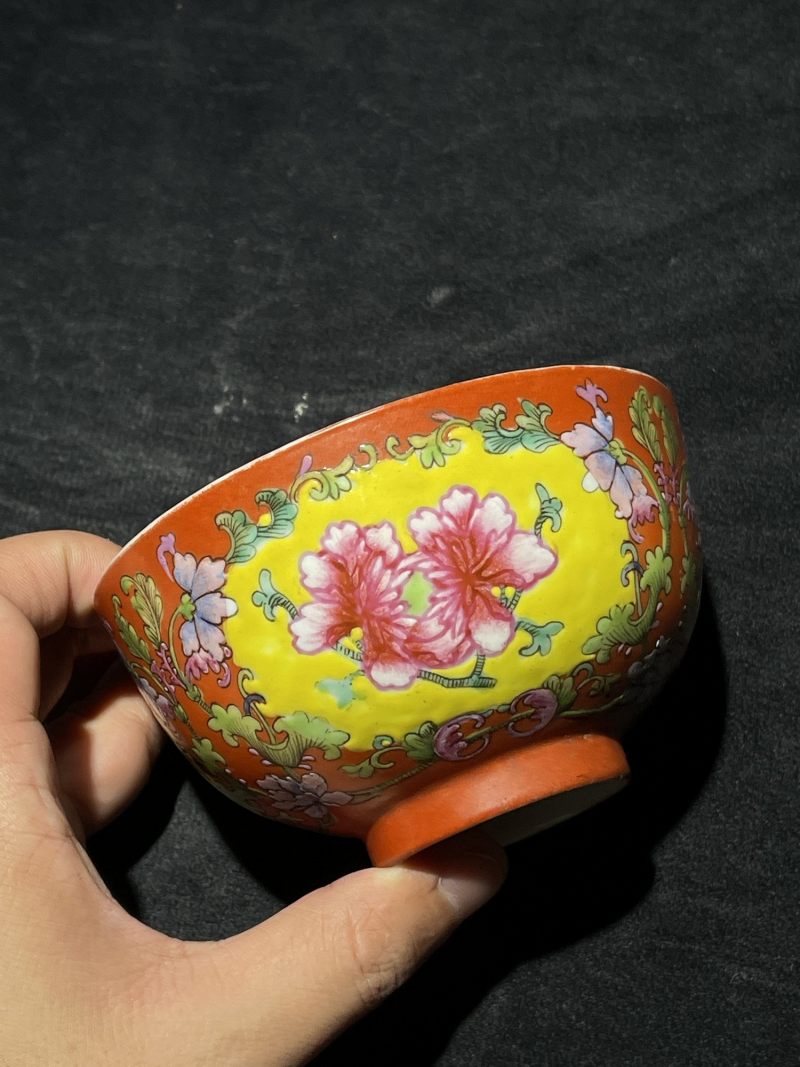 清光绪 珊瑚红开窗洋彩花卉纹碗一对 - 图2