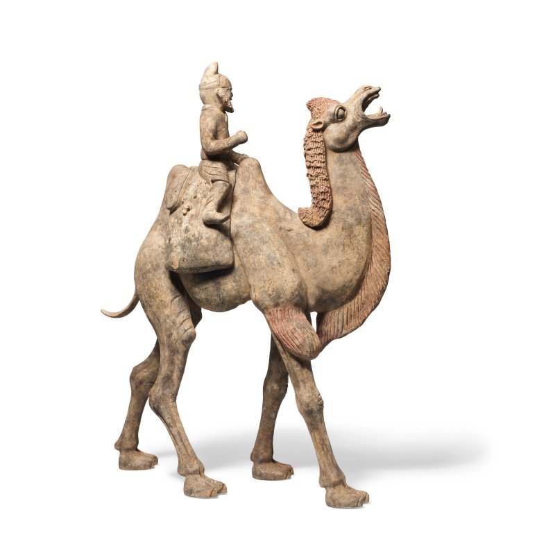 唐 胡人騎駱駝陶俑 | A LARGE POTTERY FIGURE OF A CAMEL AND RIDER - 图6