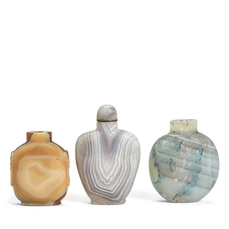 十九世紀 瑪瑙鼻烟壺一組三件 | THREE AGATE SNUFF BOTTLES - 图1