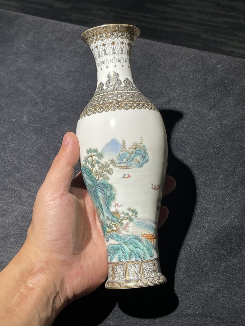 民国 粉彩通景山水纹观音瓶 - 图4