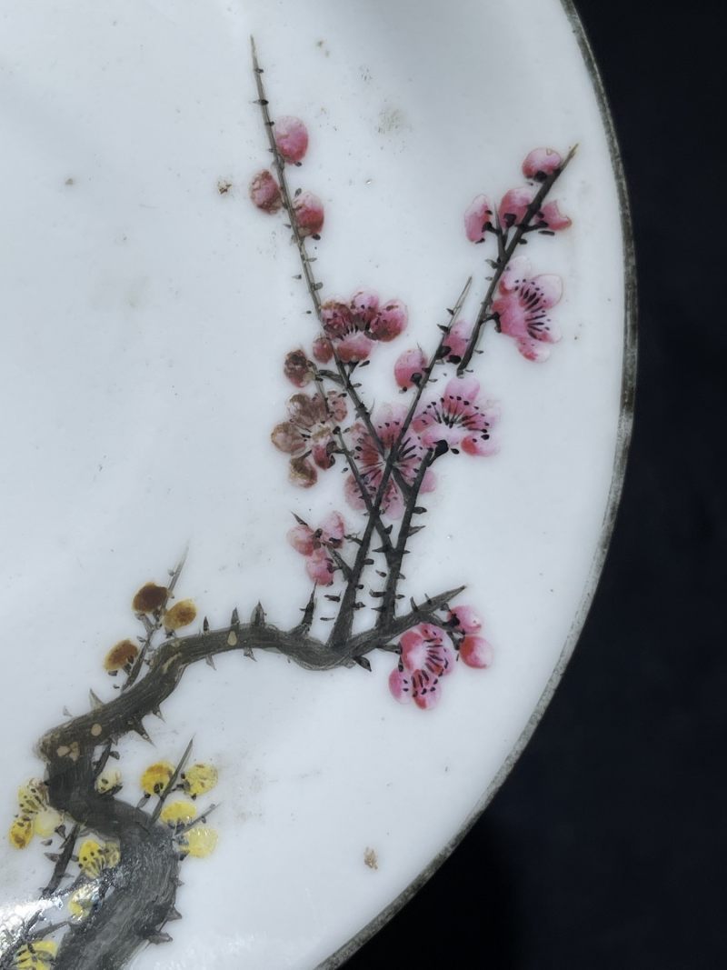 清宣统 粉彩梅花纹盘 - 图3