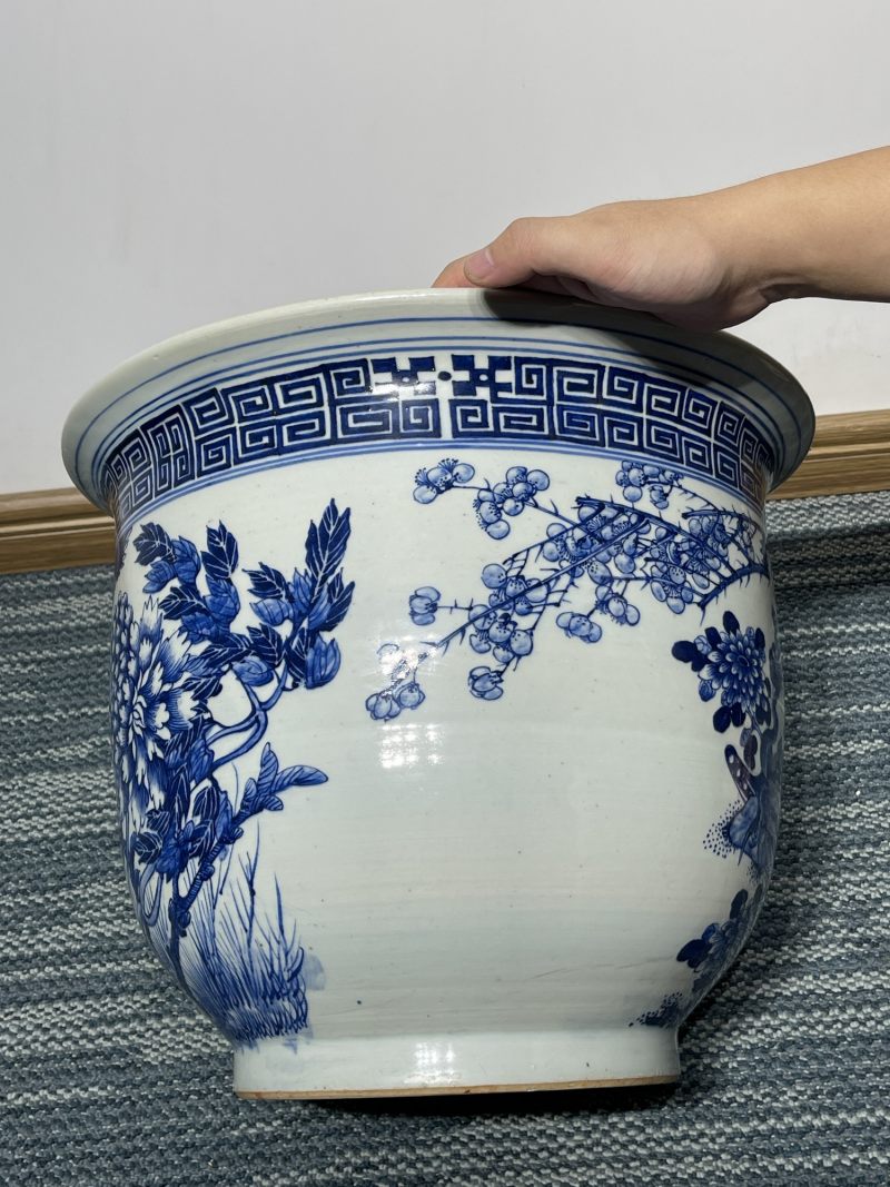 清中期 青花富贵白头纹大花盆一对 - 图5