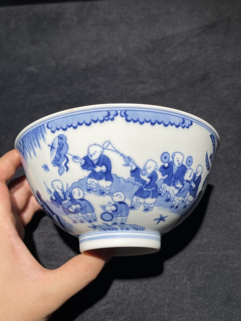 清嘉庆 青花婴戏纹碗 - 图4
