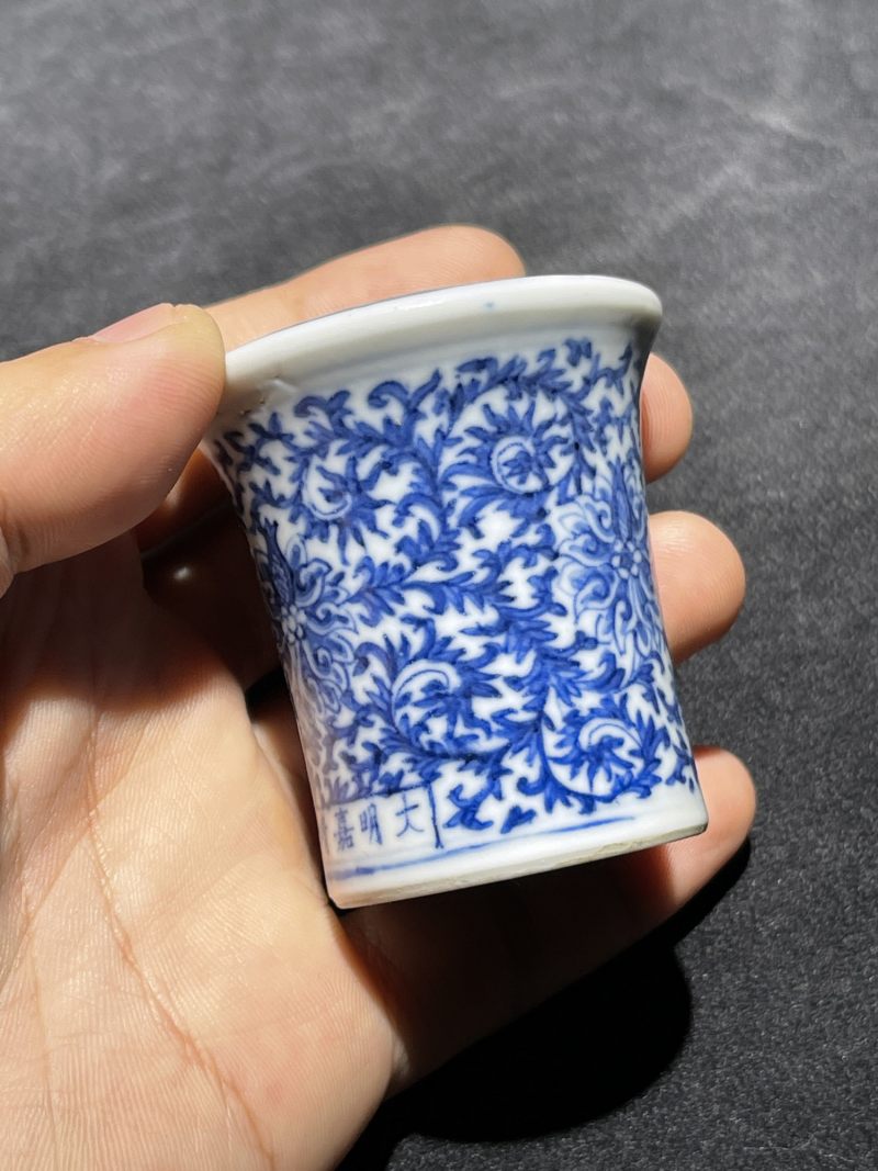 清中期 青花缠枝莲纹轴头一对 - 图3