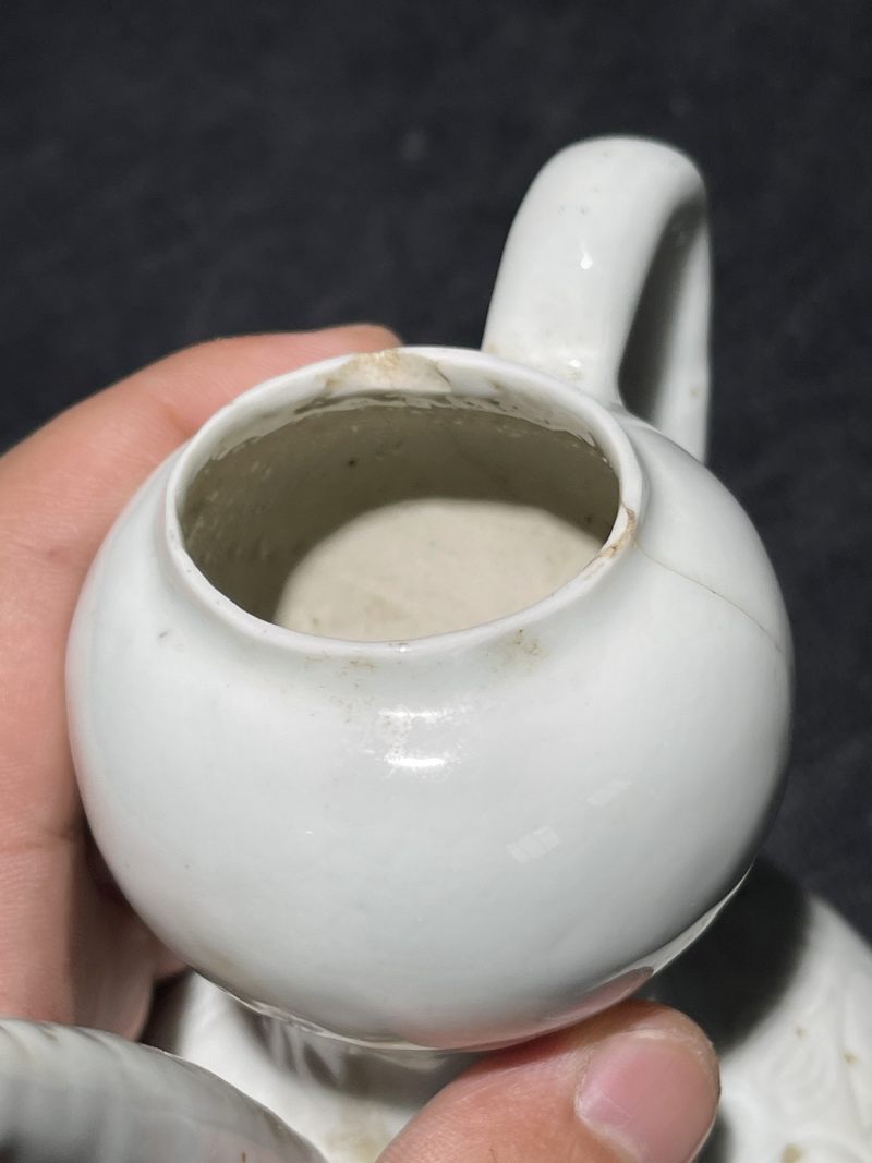 明代 白釉暗刻花卉葫芦型执壶 - 图12