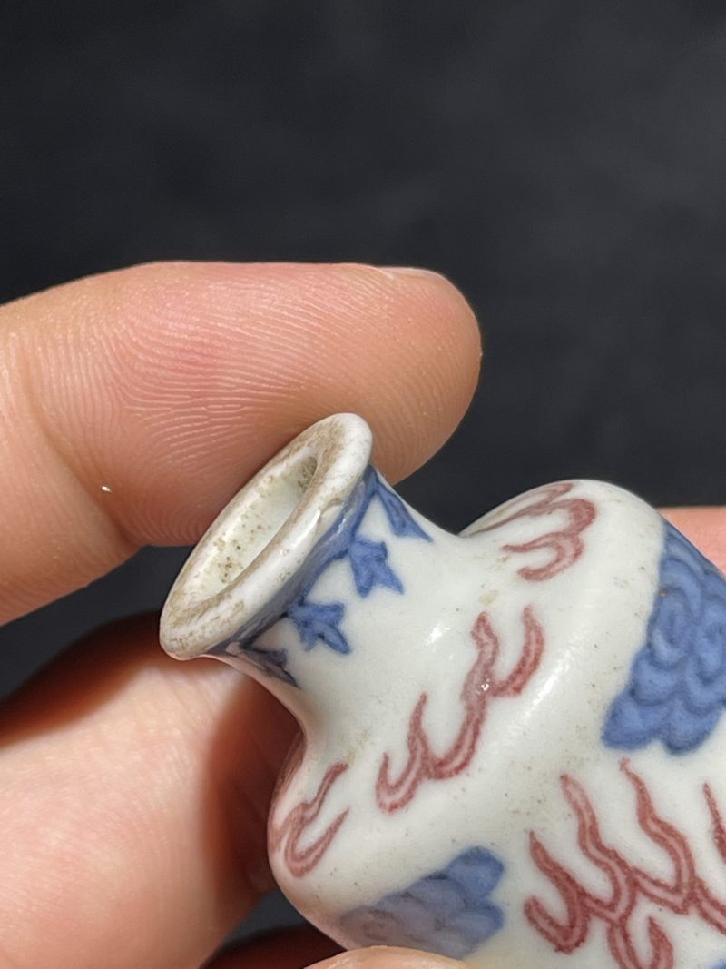 清乾隆 青花釉里红苍龙教子纹鼻烟壶 - 图8
