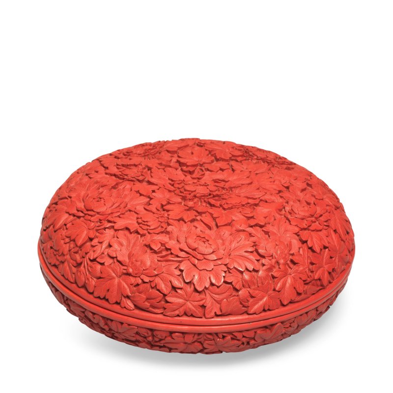 清乾隆/嘉慶 剔紅牡丹紋蓋盒 | A CARVED CINNABAR LACQUER CIRCULAR 'PEONIES' BOX AND COVER - 图3