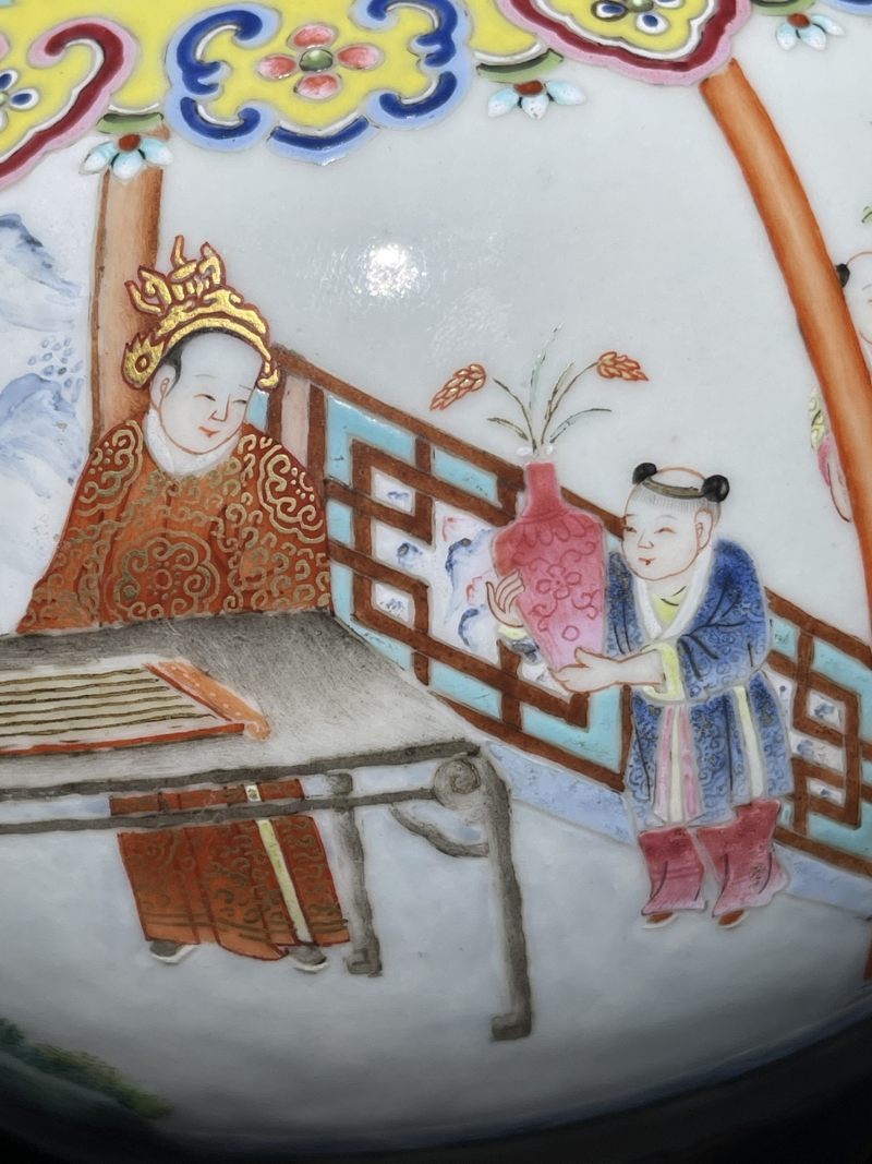 清嘉庆 洋彩婴戏纹双耳瓶 - 图8