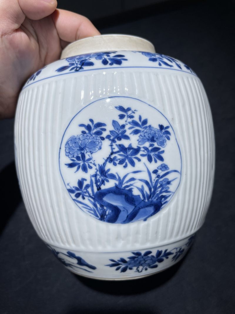 清康熙 青花花卉纹瓜棱罐 - 图2