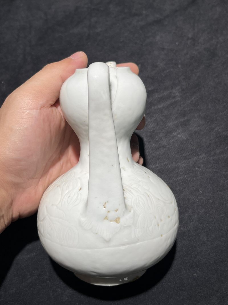 明代 白釉暗刻花卉葫芦型执壶 - 图3