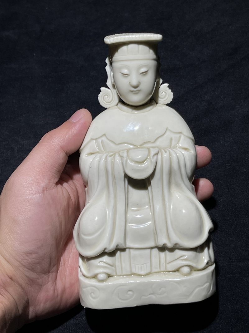 清代 德化白釉妈祖瓷塑 - 图2