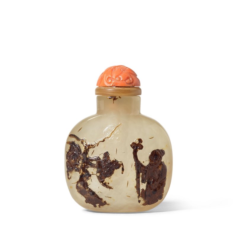 十八/十九世紀 玉髓瑪瑙雕壽老鼻烟壺 | A CHALCEDONY SHADOW AGATE 'SHOULAO' SNUFF BOTTLE - 图1