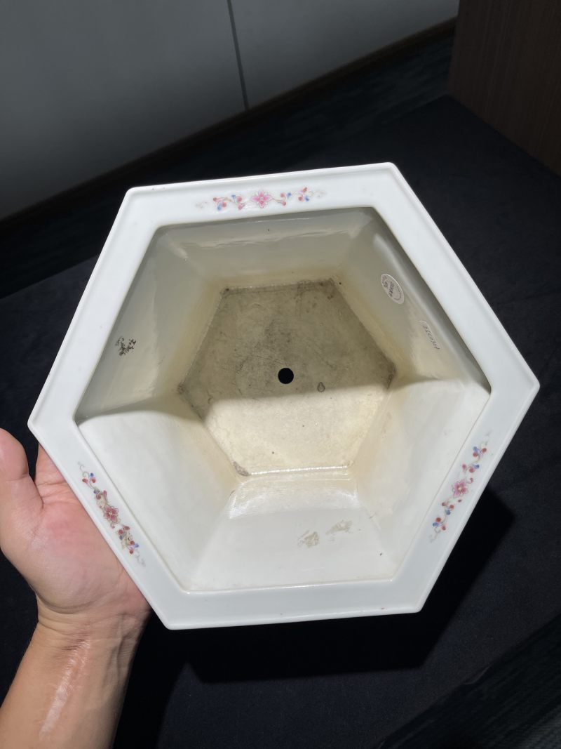 民国 粉彩人物纹六方花盆 - 图9