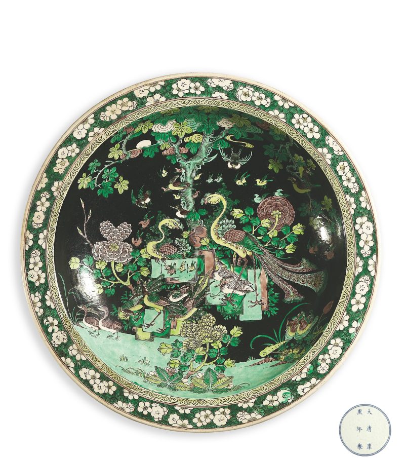 清中期 墨地素三彩五伦图大盘