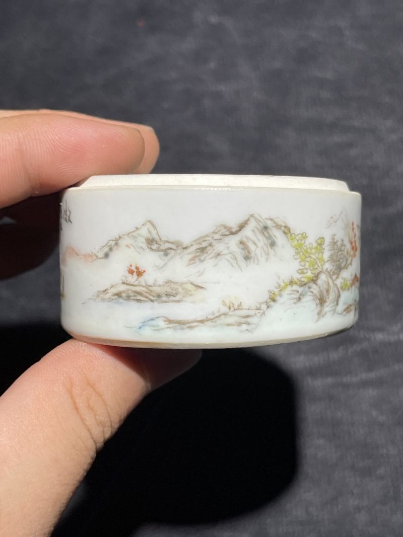清光绪王少维款浅绛彩山水纹盖盒 - 图4